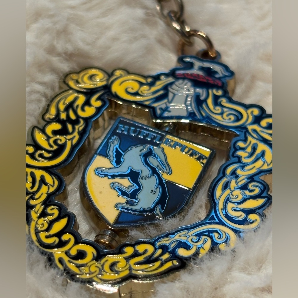 Universal Studios X Harry Potter Hufflepuff Crest Keychain Keyring